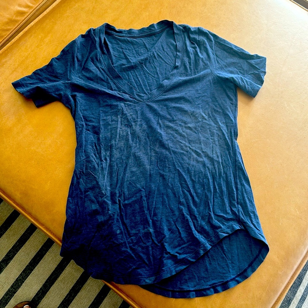 Lululemon v neck shirt size 6